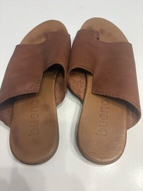 Bueno Asymmetrical Toe-Post Sandal